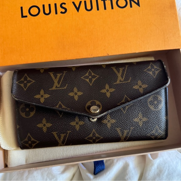 Louis Vuitton Handbags - Louis Vuitton Sarah wallet monogram/ fuschia